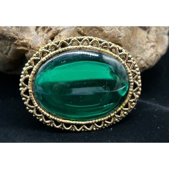 Gold Tone Metal and emerald glass brooch Pin 2" - Picture 3 of 6